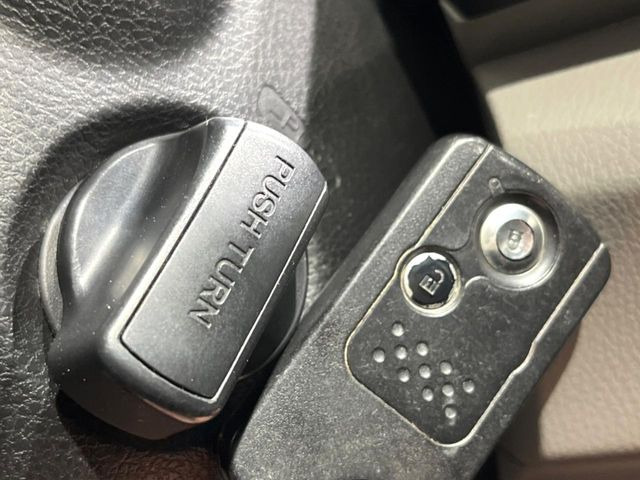 �yHonda�X�}�[�g�L�[�z�J�o����|�P�b�g�ɓ��ꂽ�܂܂ł��h�A�̎{���E�������\�ȃX�}�[�g�L�[�𑕔��B�G���W���̃I���E�I�t�����J�M�����o���K�v����������Ƃ��Ă��֗��ł���