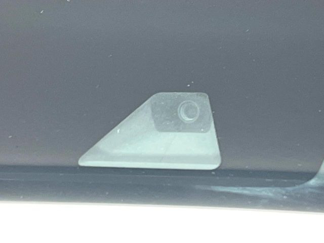 �y�C���e���W�F���g�G�}�[�W�F���V�[�u���[�L�z�t�����g�J�����őO���̎ԗ�����s�҂����m�B�Փ˂������Ȏ��͏Փ˔�Q�y���u���[�L���쓮�A�Փˉ�����T�|�[�g�B�����S�Ƀh���C�u�����y���݂��������܂��B