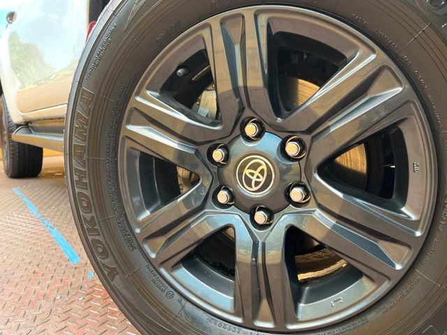 �y����17�C���`�A���~�z�C�[���z�O�ςɃ}�b�`���������A���~�z�C�[���𑕒����Ă���܂��B�e��ЊO�A���~�z�C�[����A�X�^�b�h���X�^�C�����戵�����Ă���܂��B���񂲑��k����������