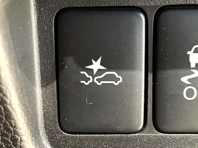 �y�G�}�[�W�F���V�[�u���[�L�z���s���ɑO���̎ԗ�����F�����A�Փ˂������Ȏ��͌x��ƃu���[�L�ŏՓˉ���Ɣ�Q�y�����A�V�X�g�B�����S�Ƀh���C�u�����y���݂��������܂��B