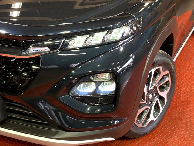 �yLED�w�b�h���C�g�z���V����ԑ��s�����ǍD�Ȏ��E���m�ۂ����S���ĉ^�]�ł��鍂�P�xLED�w�b�h���C�g�𑕔�!�_�����x�������A����d�͂��}�����Ă��܂��B