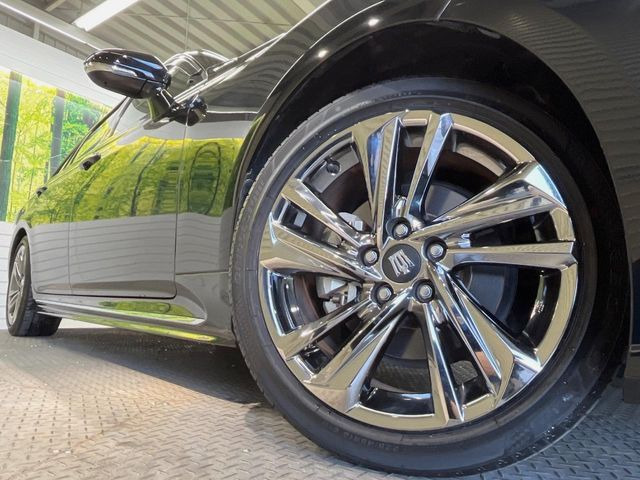 �y����18�C���`�A���~�z�C�[���z�O�ςɃ}�b�`���������A���~�z�C�[���𑕒����Ă���܂��B�e��ЊO�A���~�z�C�[����A�X�^�b�h���X�^�C�����戵�����Ă���܂��B���񂲑��k����������