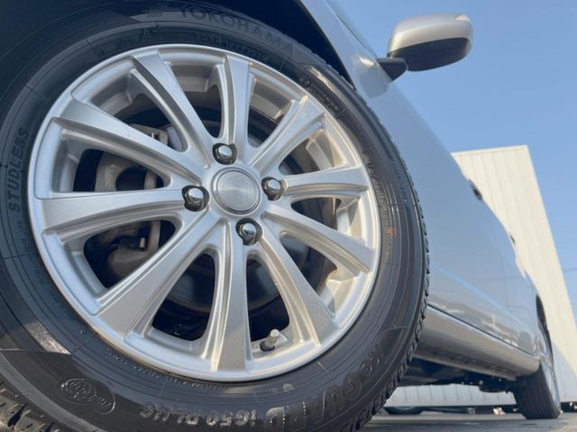 �y�A���~�z�C�[���z�O�ςɃ}�b�`�����A���~�z�C�[���𑕒����Ă���܂��B�e��A���~�z�C�[����A�X�^�b�h���X�^�C�����戵�����Ă���܂��B���񂲑��k����������