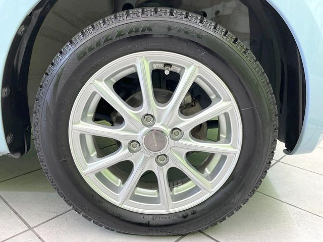 �y�ЊO14�C���`�A���~�z�C�[���z�O�ςɃ}�b�`�����A���~�z�C�[���𑕒����Ă���܂��B�e��ЊO�A���~�z�C�[����A�X�^�b�h���X�^�C�����戵�����Ă���܂��B���񂲑��k����������