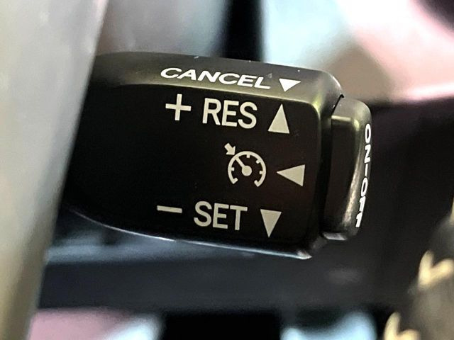 �y�N���[�Y�R���g���[���z�������H�����N���N���s�B�A�N�Z���𗣂��Ă���葬�x�ő��s���ł��A�������^�]���̕��S���y��!�����E�������ȒP�ȃX�C�b�`����Œ����ł��܂��B