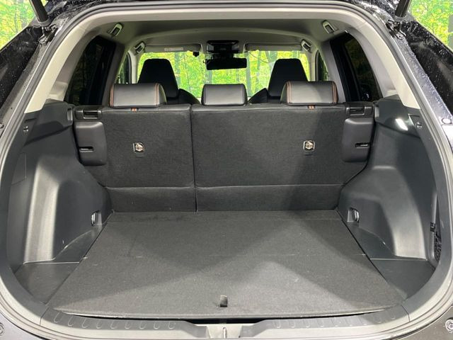 ���i�̂���������ʋ΁A���}���ɏ\���ȉ׎��X�y�[�X���m�ۂ��Ă���܂��B�Z�J���h�V�[�g��|���ƁA�傫�ȉו��̐ύڂ��\�ł���