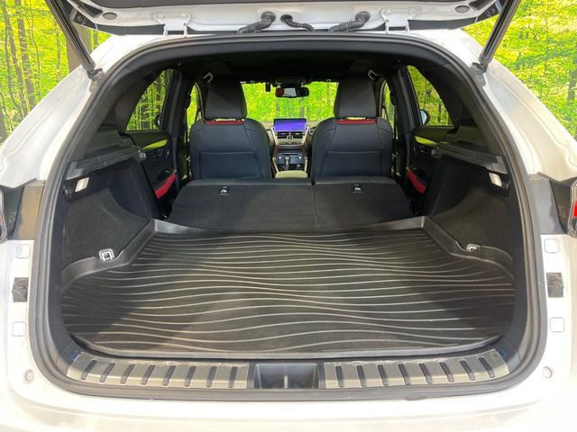 ���i�̂���������ʋ΁A���}���ɏ\���ȉ׎��X�y�[�X���m�ۂ��Ă���܂��B�Z�J���h�V�[�g��|���ƁA�傫�ȉו��̐ύڂ��\�ł���