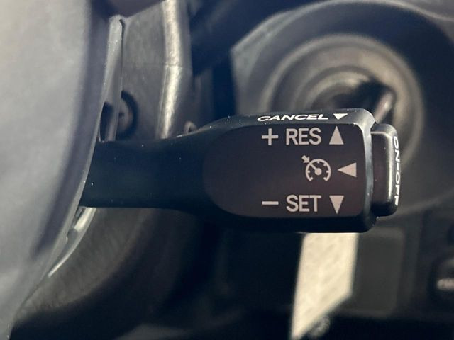 �y�N���[�Y�R���g���[���z�������H�����N���N���s�B�A�N�Z���𗣂��Ă���葬�x�ő��s���ł��A�������^�]���̕��S���y��!�����E�������ȒP�ȃX�C�b�`����Œ����ł��܂��B