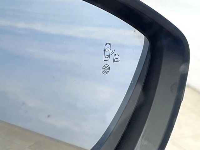 ���u���C���h�A�V�X�g�Z���T�[:���p����̎Ԃ����m���A�h���C�o�[���Ԑ��ύX���s���ۂɁA�x�����Ƌ��ɒ��ӂ𑣂��Ă������S�x���@�\�ł�!