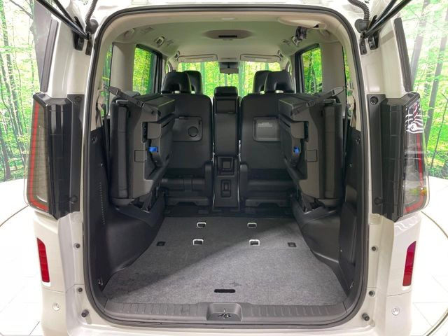 ���i�̂���������ʋ΁A���}���ɏ\���ȉ׎��X�y�[�X���m�ۂ��Ă���܂��B�Z�J���h�V�[�g��|���ƁA�傫�ȉו��̐ύڂ��\�ł���