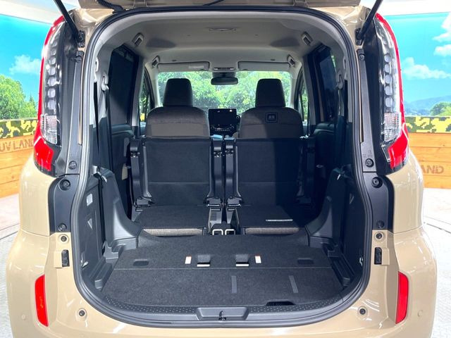 ���i�̂���������ʋ΁A���}���ɏ\���ȉ׎��X�y�[�X���m�ۂ��Ă���܂��B�Z�J���h�V�[�g��|���ƁA�傫�ȉו��̐ύڂ��\�ł���