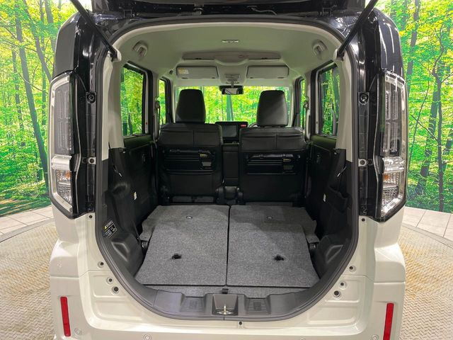 普段のお買い物や通勤、送迎等に十分な荷室スペースを確保しております。セカンドシートを倒すと、大きな荷物の積載も可能です♪