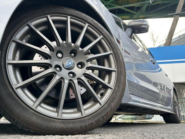 �y����19�C���`�A���~�z�C�[���z�O�ςɃ}�b�`���������A���~�z�C�[���𑕒����Ă���܂��B�e��ЊO�A���~�z�C�[����A�X�^�b�h���X�^�C�����戵�����Ă���܂��B���񂲑��k����������