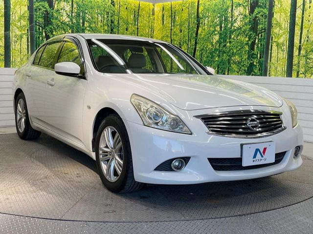 高透明度のガラス皮膜で撥水はもちろん、上質なツヤ・光沢を実現。紫外線や酸性雨から大切な愛車を保護し、色あせ・劣化を防止。「弾スプラッシュコート」、「弾プリミッサコート」からお選びいただけます。