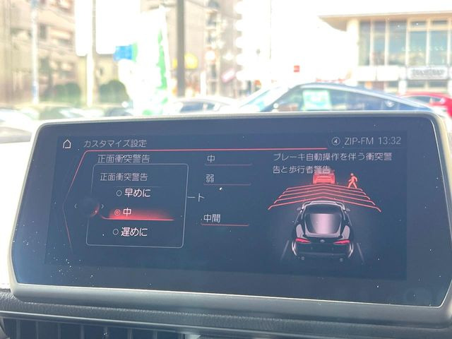 �y�g���^�Z�[�t�e�B�Z���X�z���s���ɑO���̎ԗ�����F�����A�Փ˂������Ȏ��͌x��ƃu���[�L�ŏՓˉ���Ɣ�Q�y�����A�V�X�g�B�����S�Ƀh���C�u�����y���݂��������܂��B