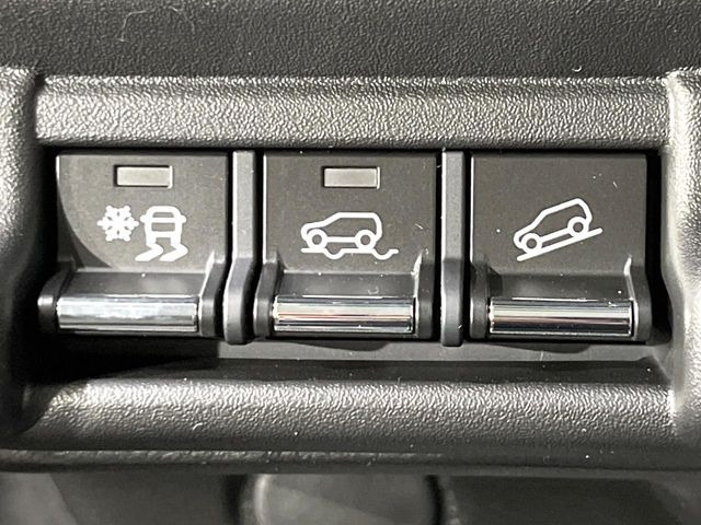 �y������h�~���u�z�ԗ��̉���������m����ƁA�����I�Ɏԗ��̐i�s������ۂ悤�Ɏԗ��𐧌䂵�܂��B�J�̓��ȂǊ���₷���H�ʏ󋵂ł����S�ȉ^�]���\�ł��B