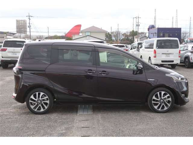 シエンタハイブリッド 1.5 G クエロ