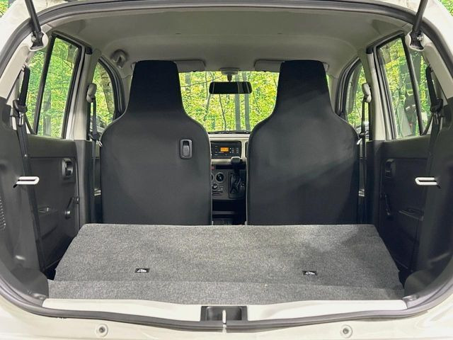 ���i�̂���������ʋ΁A���}���ɏ\���ȉ׎��X�y�[�X���m�ۂ��Ă���܂��B�Z�J���h�V�[�g��|���ƁA�傫�ȉו��̐ύڂ��\�ł���