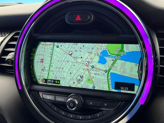 �������i�r:��̊��̂���i�r�́A����������ԓ������o���Ă���܂��B�I�[�f�B�I�@�\���[�����Ă���܂��̂ŁA�^�]�����y���߂܂���