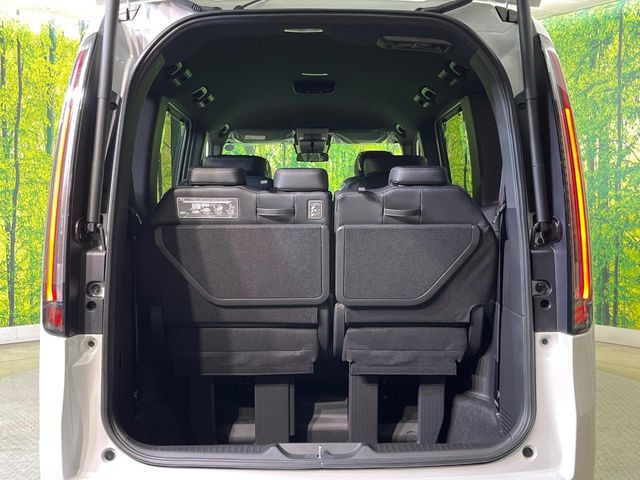 ���i�̂���������ʋ΁A���}���ɏ\���ȉ׎��X�y�[�X���m�ۂ��Ă���܂��B�Z�J���h�V�[�g��|���ƁA�傫�ȉו��̐ύڂ��\�ł���