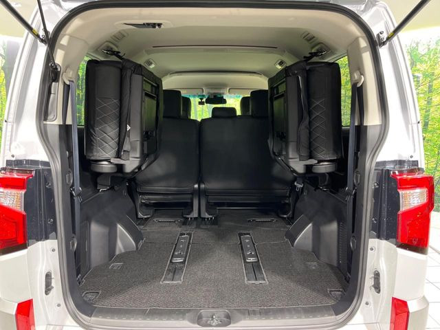 ���i�̂���������ʋ΁A���}���ɏ\���ȉ׎��X�y�[�X���m�ۂ��Ă���܂��B�Z�J���h�V�[�g��|���ƁA�傫�ȉו��̐ύڂ��\�ł���