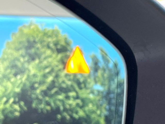 �y�u���C���h�X�|�b�g���j�^�����O�z���s���A�h�A�~���[�̎��p�ɂȂ�₷���ӏ��Ɍ㑱�Ԃ��ڋ߂���ƃT�C�h�~���[�t�߂Ɍx����\���A�h���C�o�[�ɒ��ӊ��N�����Ă���܂��B