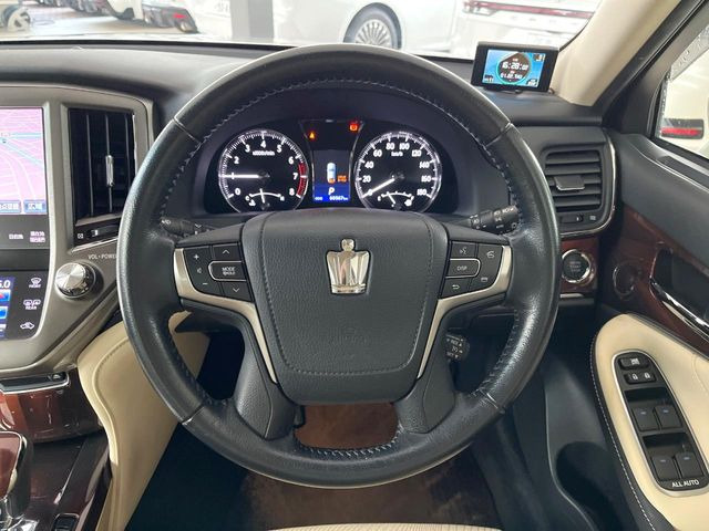 �y�����v�����X�e�A�����O�z�㎿�Ȋv���g�p���邱�ƂŁA��ɂ����������݂ƂĂ��^�]���₷���n���h���ł���