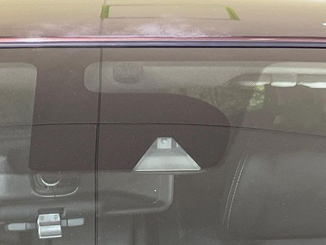 �y�C���e���W�F���g�G�}�[�W�F���V�[�u���[�L�z�t�����g�J�����őO���̎ԗ�����s�҂����m�B�Փ˂������Ȏ��͏Փ˔�Q�y���u���[�L���쓮�A�Փˉ�����T�|�[�g�B�����S�Ƀh���C�u�����y���݂��������܂��B