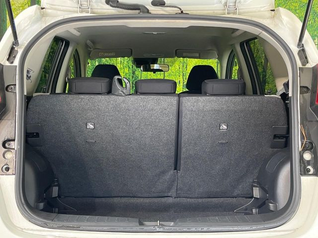 ���i�̂���������ʋ΁A���}���ɏ\���ȉ׎��X�y�[�X���m�ۂ��Ă���܂��B�Z�J���h�V�[�g��|���ƁA�傫�ȉו��̐ύڂ��\�ł���