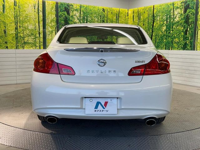 安心の最長10年・走行無制限保証(有償)をご用意。保証内容も充実はもちろん、無料点検&オイル交換や、年中無休の全国・24時間ロードサービスも付帯されておりますのでご安心下さい。