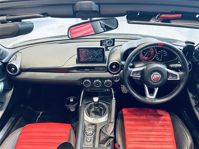 アバルト124スパイダー1.4