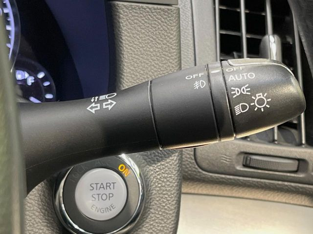 【オートライト】周りの明るさに応じて自動でヘッドライトの点灯・消灯ができる機能です!ライトの付け忘れ・消し忘れなどが無くなり、雨の日や夕方の走行も安心!トンネル通過時も便利ですね♪