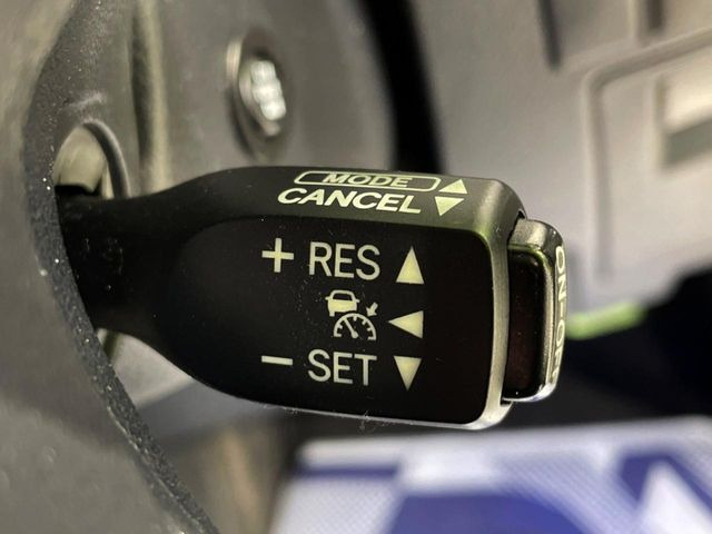 【レーダークルーズコントロール】高速道路での長距離走行が楽に!!自動で速度を保つクルーズコントロールが、衝突軽減システムと連携し、前方の車両を感知して車間を保つように速度調節してくれます!!