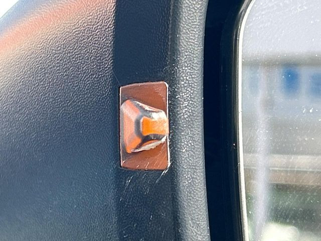 �y�����r�[�N���f�B�e�B�N�V�����z���s���A�h�A�~���[�̎��p�ɂȂ�₷���ӏ��Ɍ㑱�Ԃ��ڋ߂���ƃT�C�h�~���[�t�߂Ɍx����\���A�h���C�o�[�ɒ��ӊ��N�ƁA����̍ۂ̓n���h��������A�V�X�g�����܂��B