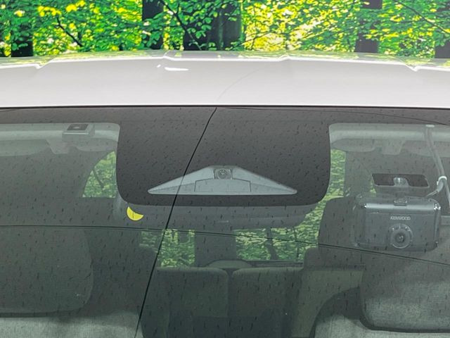 �y�z���_�Z���V���O�z���s���ɑO���̎ԗ�����F�����A�Փ˂������Ȏ��͌x��ƃu���[�L�ŏՓˉ���Ɣ�Q�y�����A�V�X�g�B�����S�Ƀh���C�u�����y���݂��������܂��B