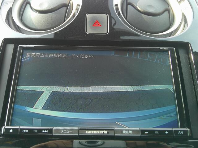 �o�b�N�J�����𑕔����Ă���܂��B���Ԏ��ɑ�ϖ𗧂��܂����^�]�����ȕ��̖����ɂȂ��Ă���܂��B