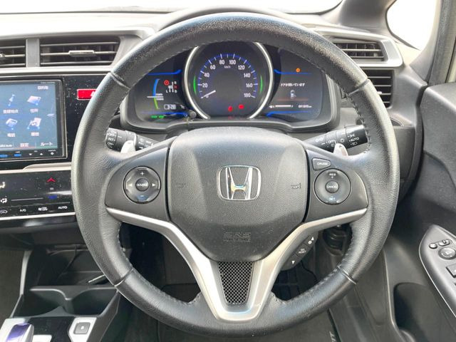 �y�����v�����X�e�A�����O�z�㎿�Ȋv���g�p���邱�ƂŁA��ɂ����������݂ƂĂ��^�]���₷���n���h���ł���