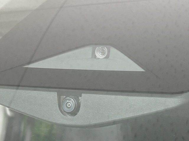 �y�C���e���W�F���g�G�}�[�W�F���V�[�u���[�L�z�t�����g�J�����őO���̎ԗ�����s�҂����m�B�Փ˂������Ȏ��͏Փ˔�Q�y���u���[�L���쓮�A�Փˉ�����T�|�[�g�B�����S�Ƀh���C�u�����y���݂��������܂��B