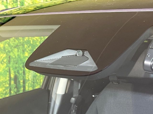 �y�z���_�Z���V���O�z���s���ɑO���̎ԗ�����F�����A�Փ˂������Ȏ��͌x��ƃu���[�L�ŏՓˉ���Ɣ�Q�y�����A�V�X�g�B�����S�Ƀh���C�u�����y���݂��������܂��B