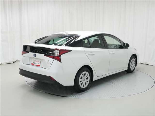 プリウス1.8 S E-Four 4WD