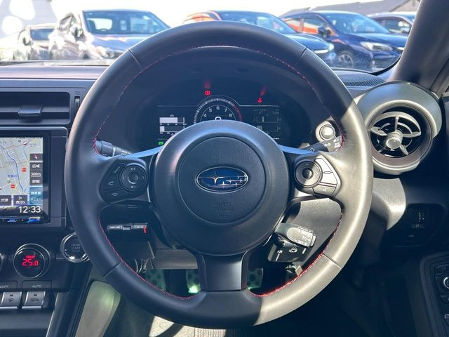 �y�����v�����X�e�A�����O�z�㎿�Ȋv���g�p���邱�ƂŁA��ɂ����������݂ƂĂ��^�]���₷���n���h���ł���