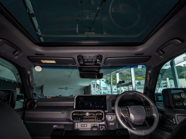 ���F���ƃf�U�C�����𗼗������C���p�l���A�s�s���ł̉^�]�����K�ɂ��܂��B