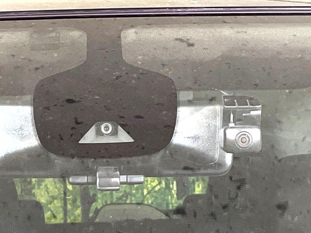 【インテリジェントエマージェンシーブレーキ】フロントカメラで前方の車両や歩行者を検知。衝突しそうな時は衝突被害軽減ブレーキが作動、衝突回避をサポート。より安全にドライブをお楽しみいただけます。