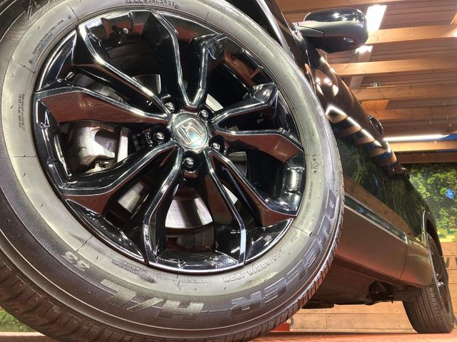 �y����18�C���`�A���~�z�C�[���z�O�ςɃ}�b�`���������A���~�z�C�[���𑕒����Ă���܂��B�e��ЊO�A���~�z�C�[����A�X�^�b�h���X�^�C�����戵�����Ă���܂��B���񂲑��k����������