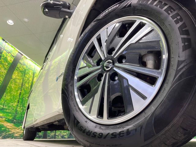 【純正15インチアルミホイール】外観にマッチした純正アルミホイールを装着しております。各種社外アルミホイールや、スタッドレスタイヤも取扱いしております。是非ご相談ください♪