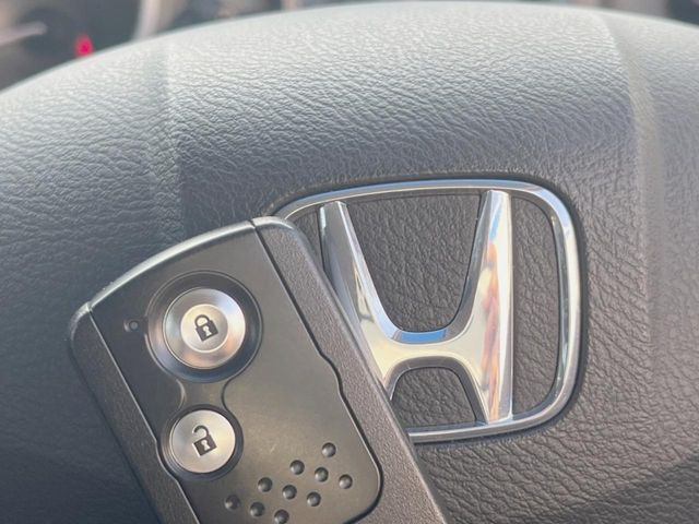 �yHonda�X�}�[�g�L�[�z�J�o����|�P�b�g�ɓ��ꂽ�܂܂ł��h�A�̎{���E�������\�ȃX�}�[�g�L�[�𑕔��B�G���W���̃I���E�I�t�����J�M�����o���K�v����������Ƃ��Ă��֗��ł���