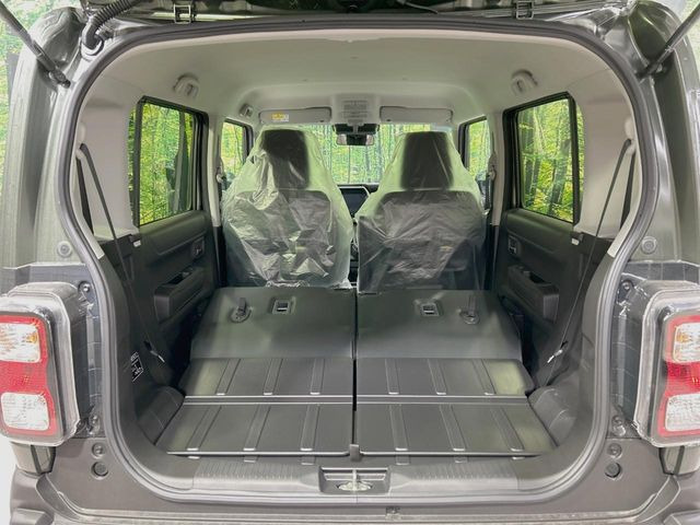 ���i�̂���������ʋ΁A���}���ɏ\���ȉ׎��X�y�[�X���m�ۂ��Ă���܂��B�Z�J���h�V�[�g��|���ƁA�傫�ȉו��̐ύڂ��\�ł���