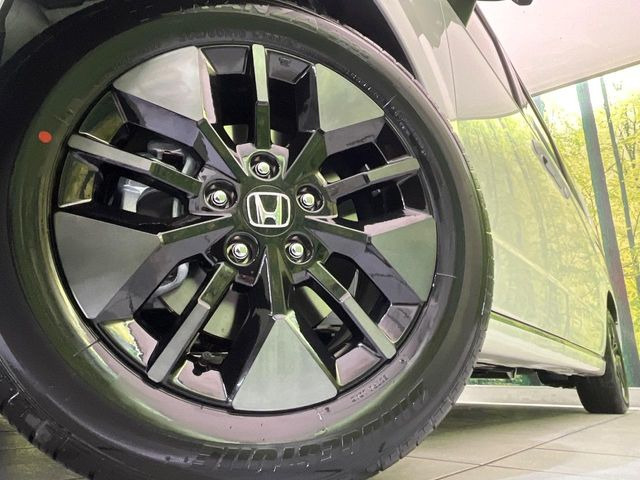 �y����16�C���`�A���~�z�C�[���z�O�ςɃ}�b�`���������A���~�z�C�[���𑕒����Ă���܂��B�e��ЊO�A���~�z�C�[����A�X�^�b�h���X�^�C�����戵�����Ă���܂��B���񂲑��k����������