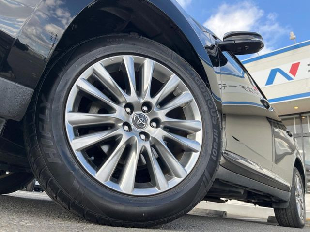 �y����18�C���`�A���~�z�C�[���z�O�ςɃ}�b�`���������A���~�z�C�[���𑕒����Ă���܂��B�e��ЊO�A���~�z�C�[����A�X�^�b�h���X�^�C�����戵�����Ă���܂��B���񂲑��k����������