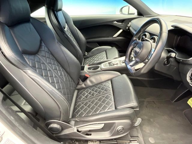 ●レザーシート:高級感漂うブラックレザーシートは、使用感も少なく良好なコンディションを保っております!その他、気になる箇所がございましたらお気軽にお問合せ下さい!